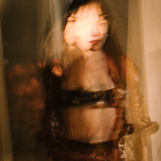 photo of a woman , filmlook, long exposure and flash